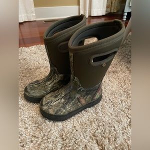 Boys Bogs Mossy Oak Boots - Size US 12 Kids, GUC